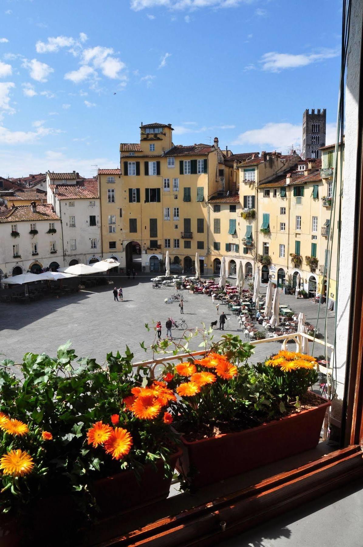 At Home Bed And Breakfast Lucca Exterior photo