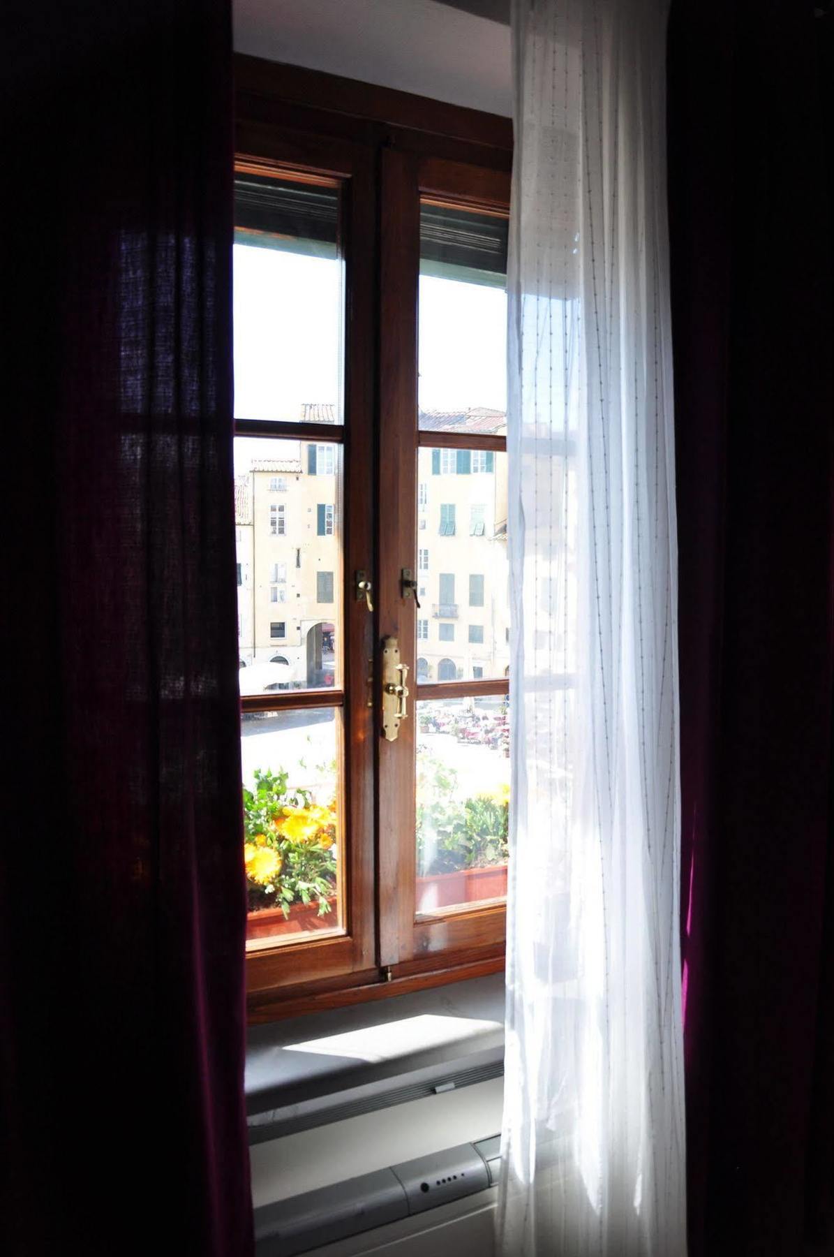 At Home Bed And Breakfast Lucca Exterior photo